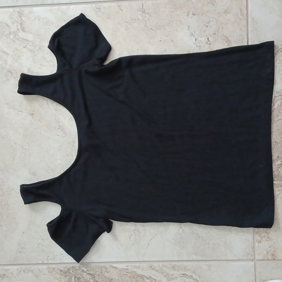 BEBE Cut Out Shoulder Top - Picture 4 of 8